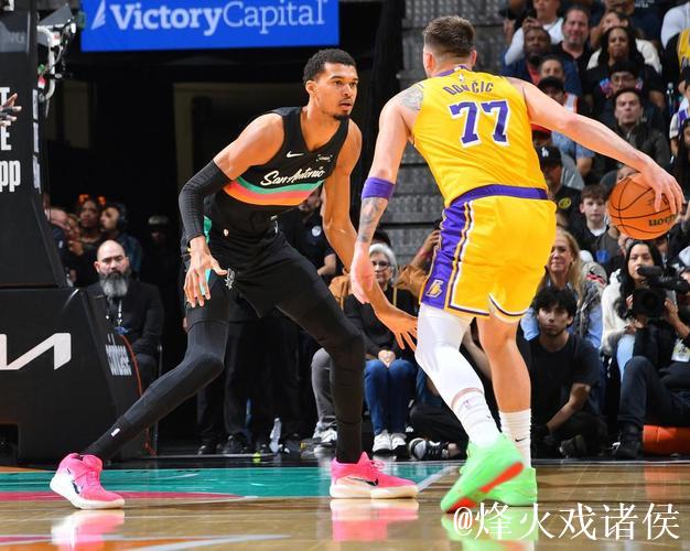 东契奇空砍38+10+10文班亚马16+14 湖人不敌马刺